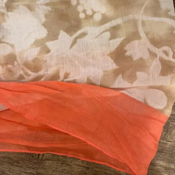 Banana republic women’s scarf. BMWT - Picture 2 of 4